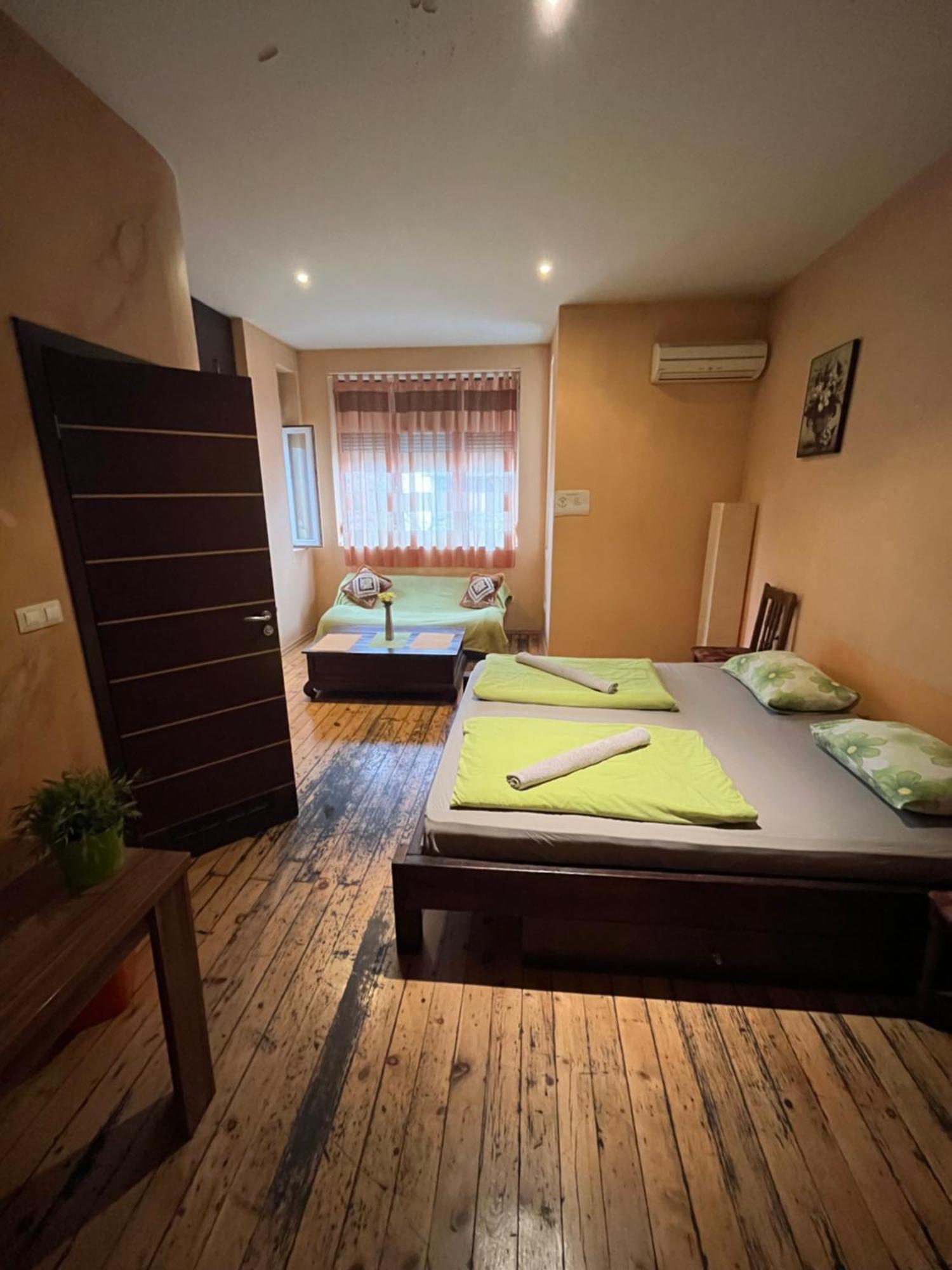 Elegance On A Budget - Rooms For Rent In Sofia Center מראה חיצוני תמונה